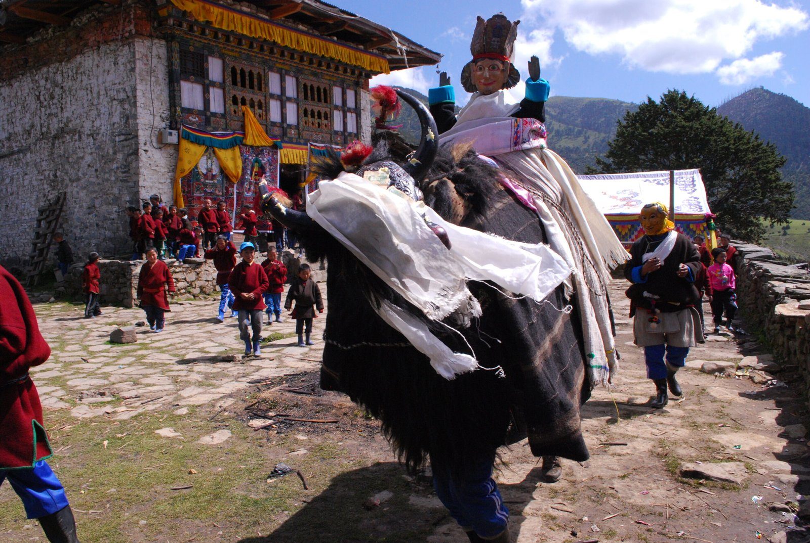 Crowds in the courtyard at Thimphu Tshechu