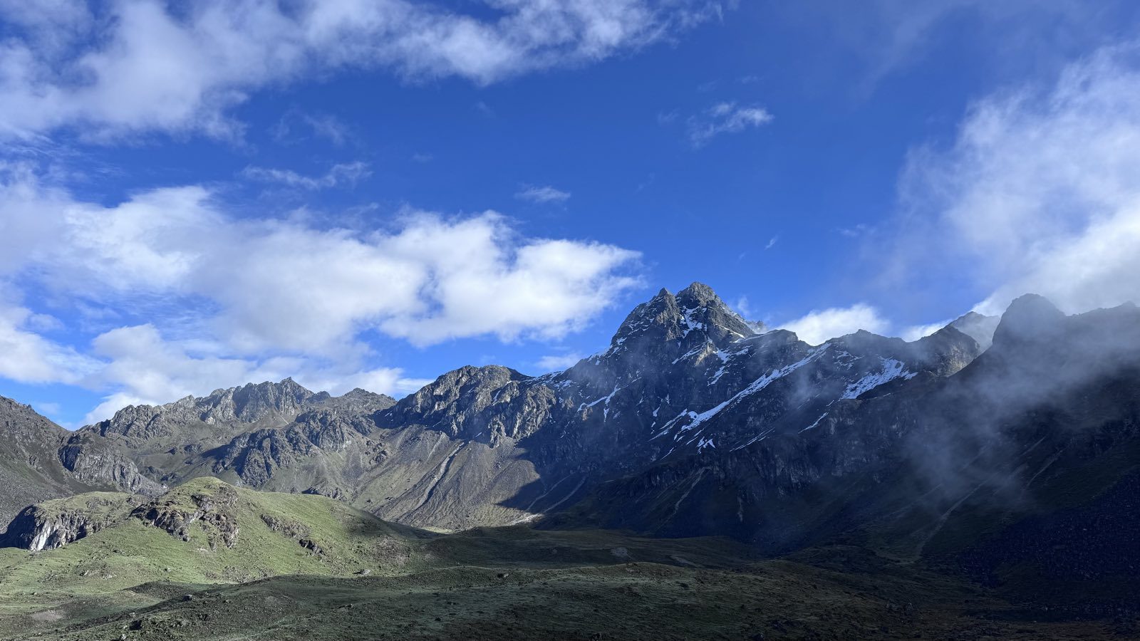 Jomolhari Round Trek